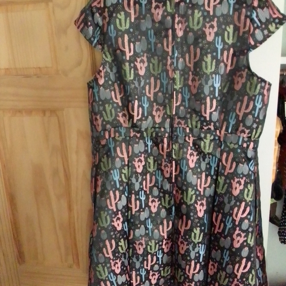 Cactus Dress - Picture 4 of 4